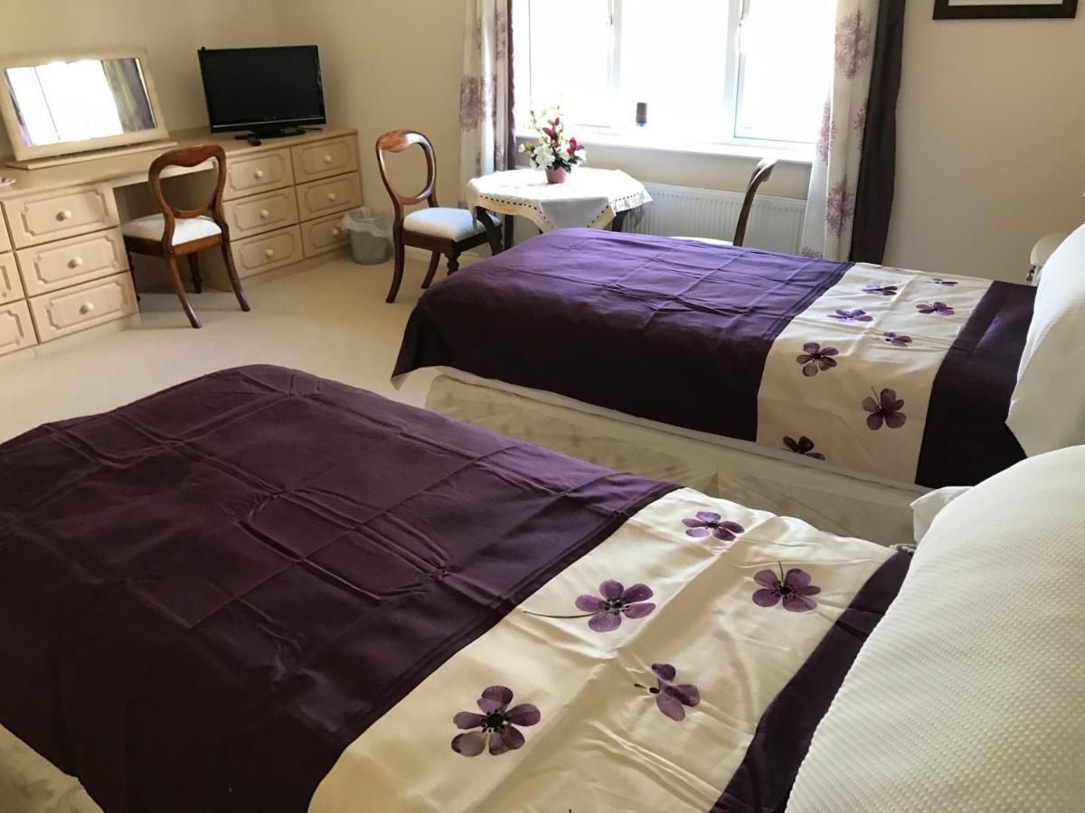 Bed and Breakfast Bwthyn Rhosyn Llannon Екстер'єр фото